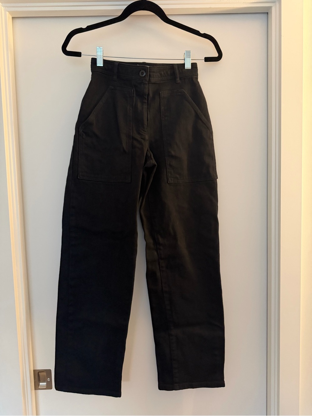ARITZIA Black Straight-Leg Utility Pants
